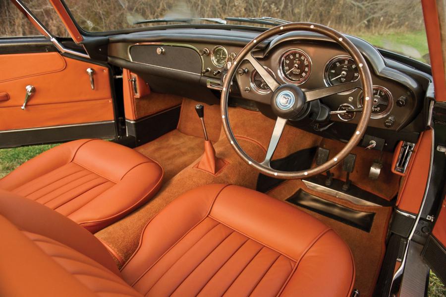 Интерьер Aston Martin DB4 (910/R) 1962 года  (фото 23 из 27)